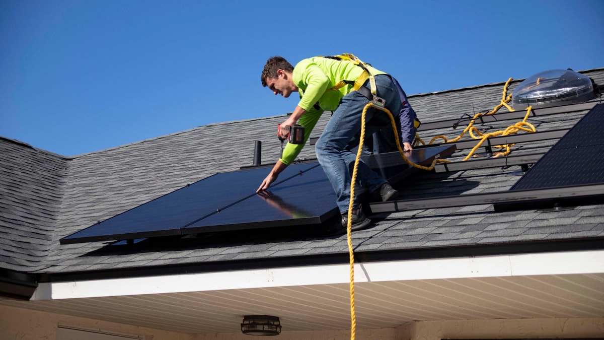 Associer pompe à chaleur et panneaux solaires : est-ce rentable ?