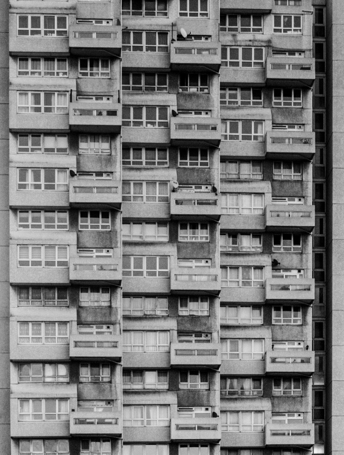 Pompe à chaleur en HLM ou logement social : quelles aides pour locataires et bailleurs sociaux ?